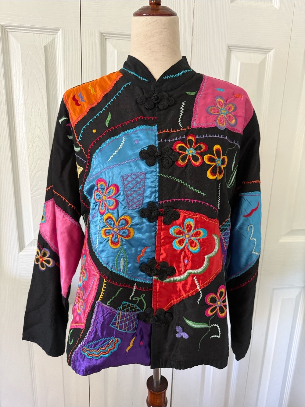 Vintage Carrie Allen Black Multicolor Embroidered Patchwork Silk Jacket Sz L